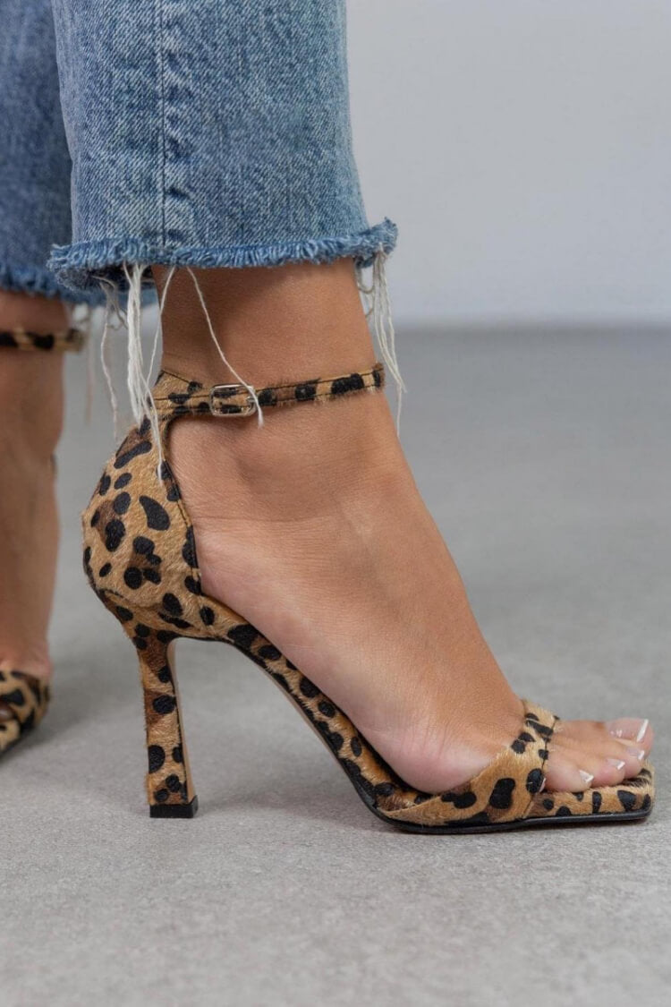 Júlia - Sandálias de salto alto com estampado leopardo
