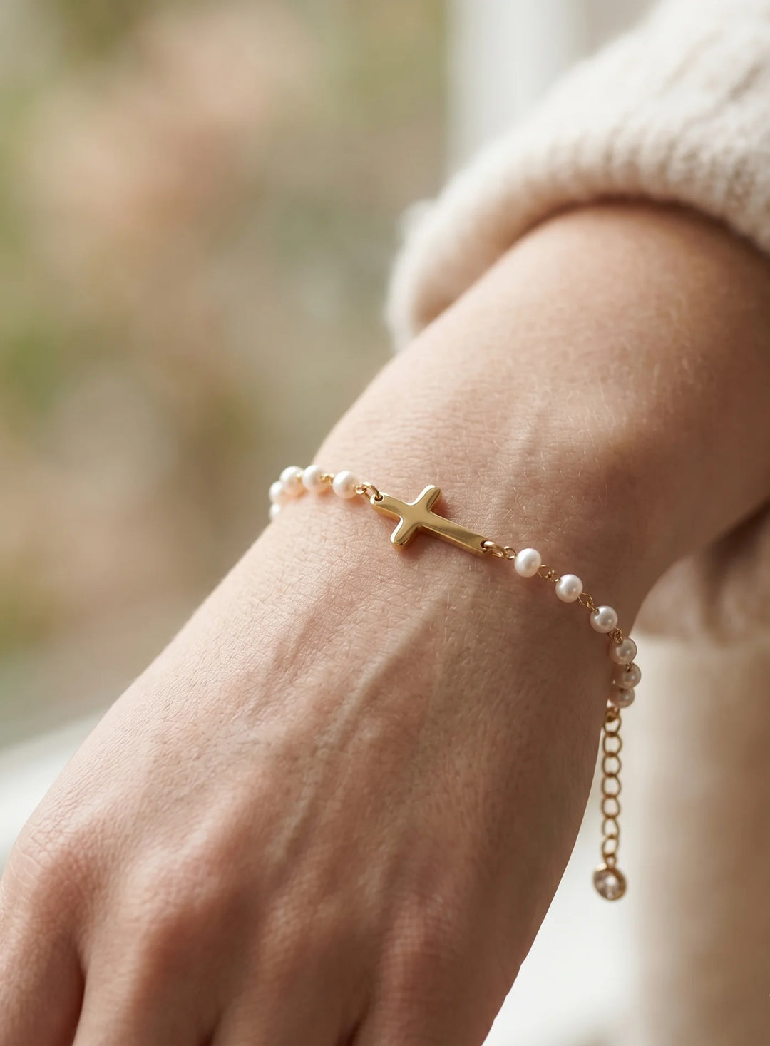 Pulseira com Cruz e Pérolas