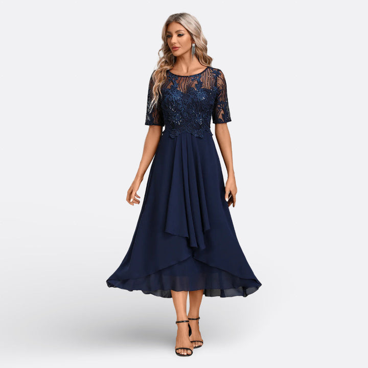 Mariana - Vestido de Renda e Manga Curta