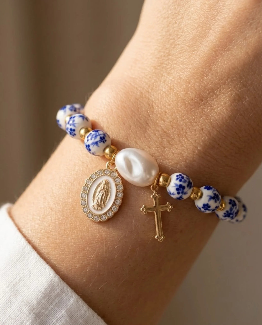 Pulseira Pérolas de Azulejo e Cruz