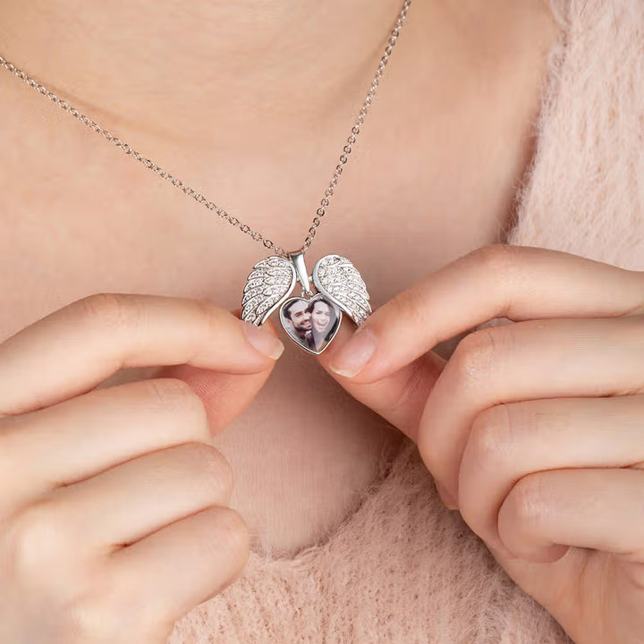 Colar com Asas e Foto Personalizada