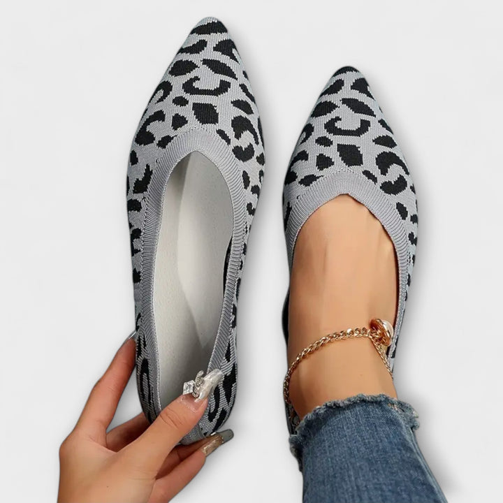 Paula - Sabrinas de renda com estampado de leopardo