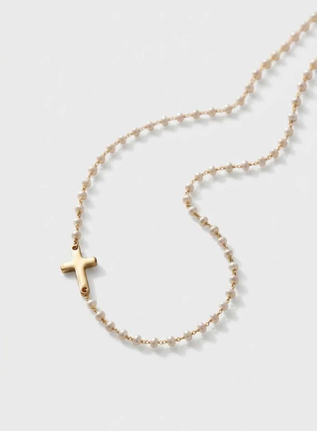 Colar com Cruz e Pérolas