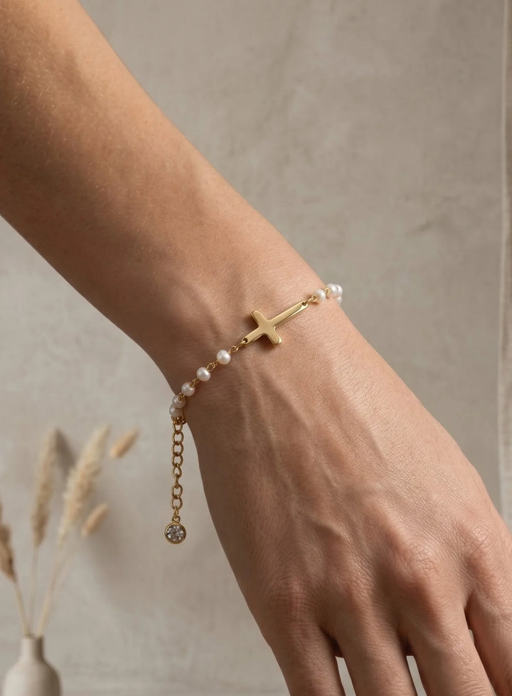 Pulseira com Cruz e Pérolas