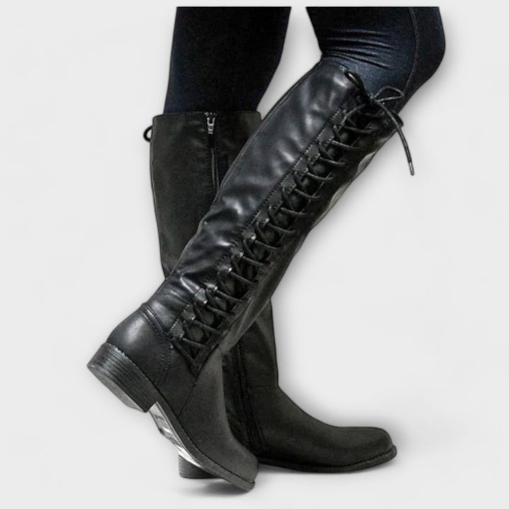 Lúcia - Botins com atacadores elegantes