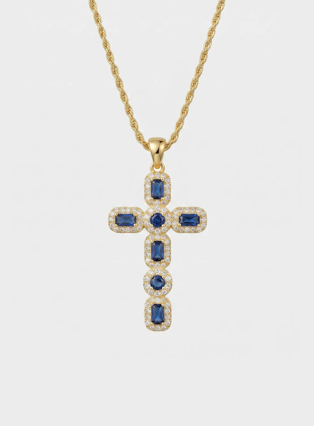 Colar Elegante com Cruz de Zircónias