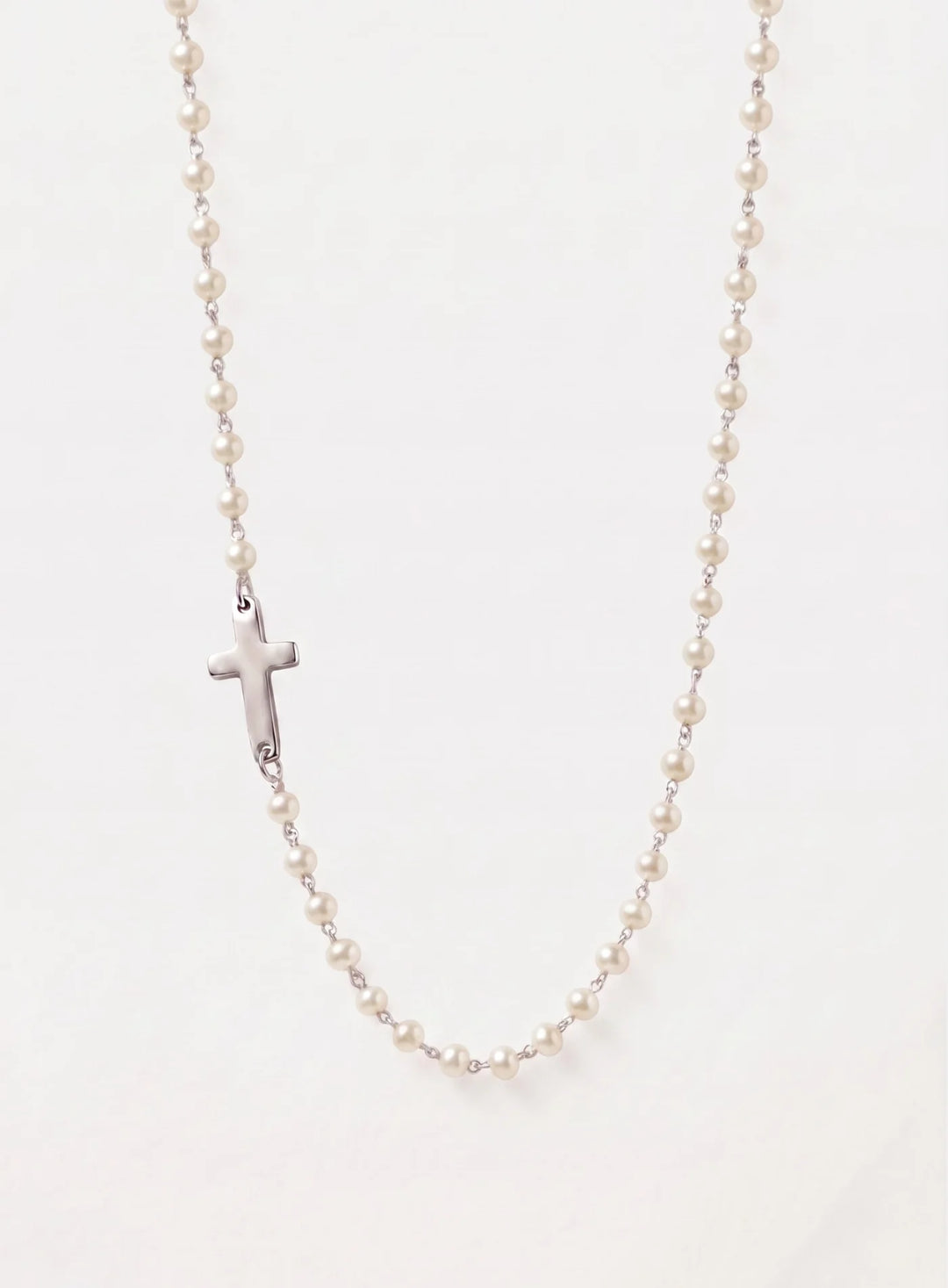 Colar com Cruz e Pérolas