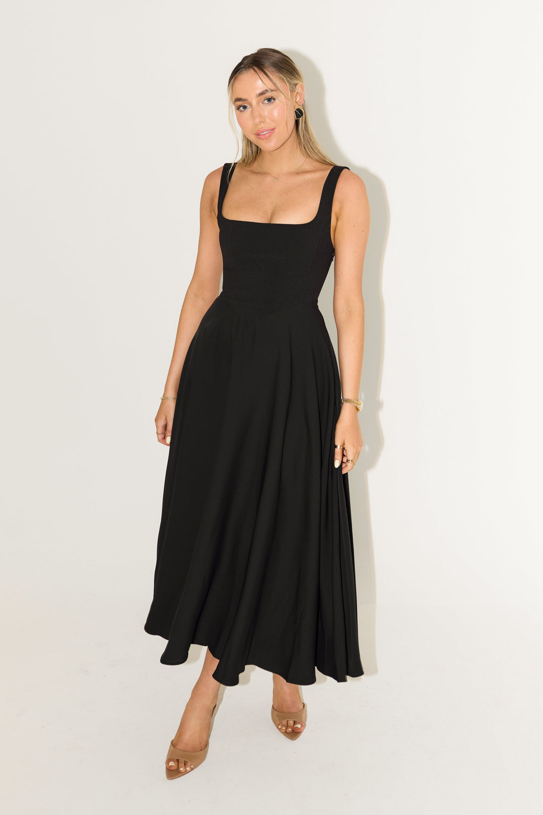 Amélia - Vestido Midi Intemporal