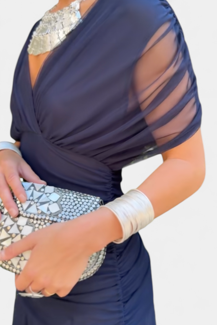 Luana - Vestido elegante com decote em V