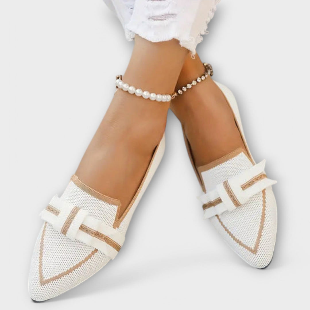 Sapatos femininos planos com design de nó