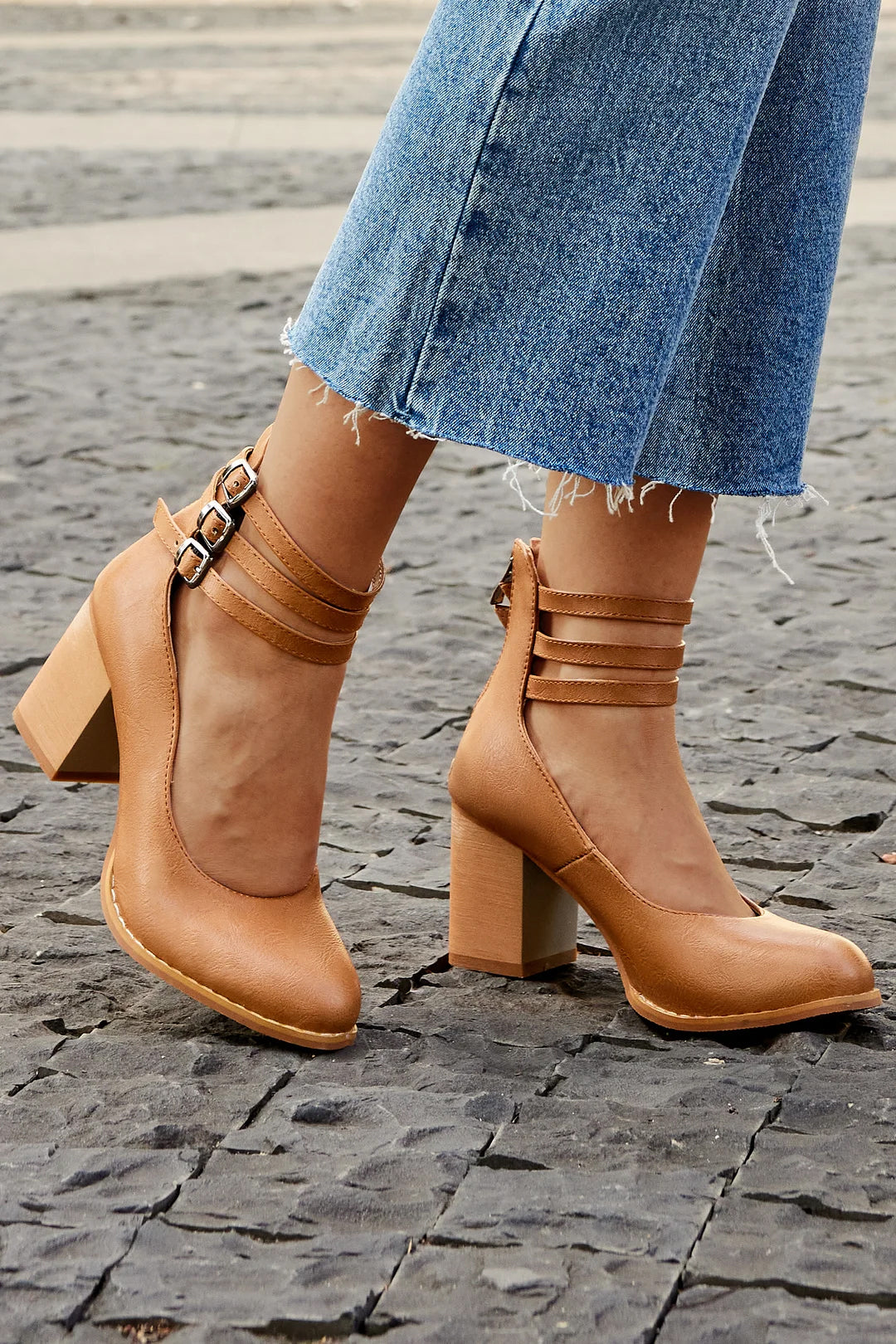 Casilda - Sandálias lisas com tira no tornozelo e sola grossa